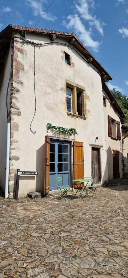 Location de vacances pour 8 personnes, avec Balcon ainsi que Terrasse et Vue à Saint-Germain-de-Confolens