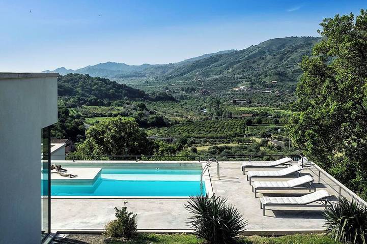 Ferienhaus für 8 Personen, mit Terrasse und Whirlpool sowie Garten