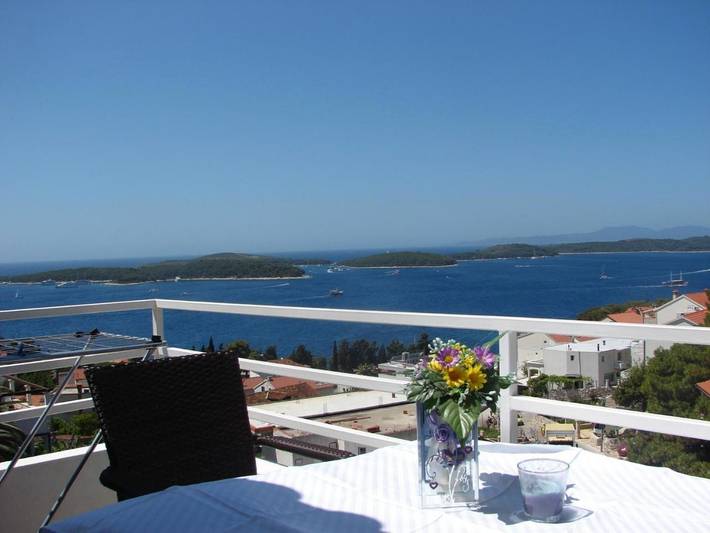 Maison d’hôte pour 2 personnes, avec balcon et vue dans Hvar