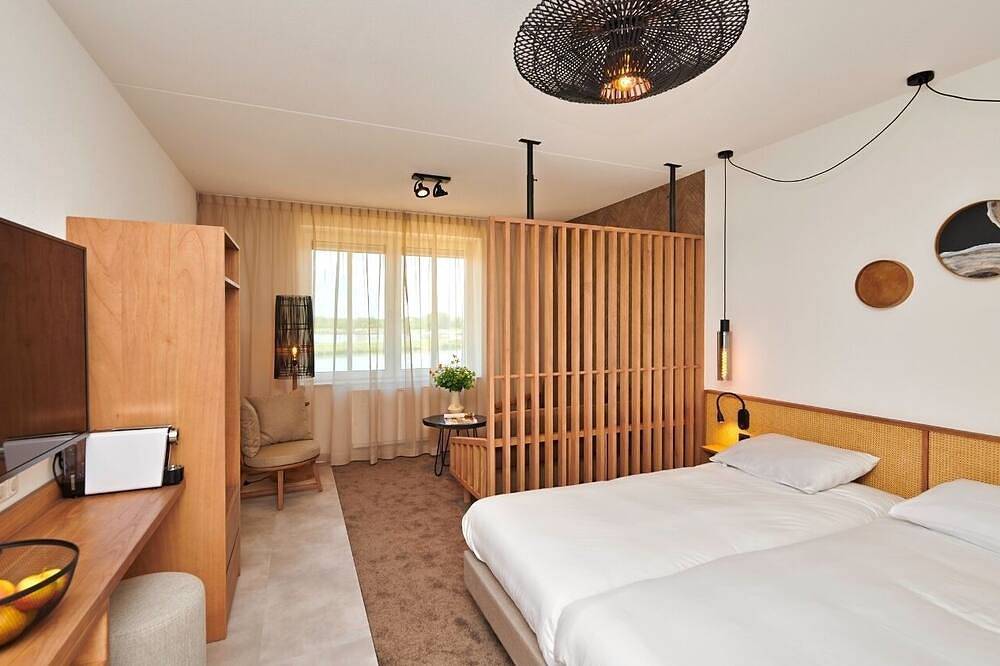 Lake View Hotel Room 2p in Thorn, Limburg