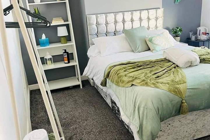 Alver Road House: Hot Tub, Free Parking & Family Friendly in Portsmouth, Südostengland