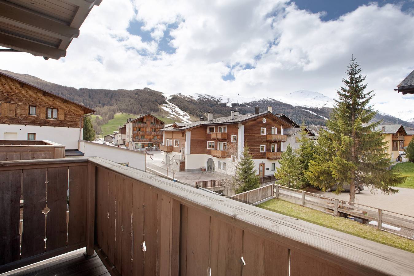 Entire apartment, Apartment 'Baita Valandrea 1' with Mountain View, Shared Garden and Wi-Fi in Livigno (Town), Livigno