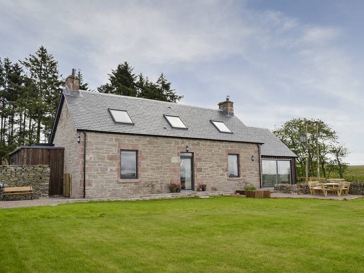 Cottage for 6 people, with garden, with pets in Angus