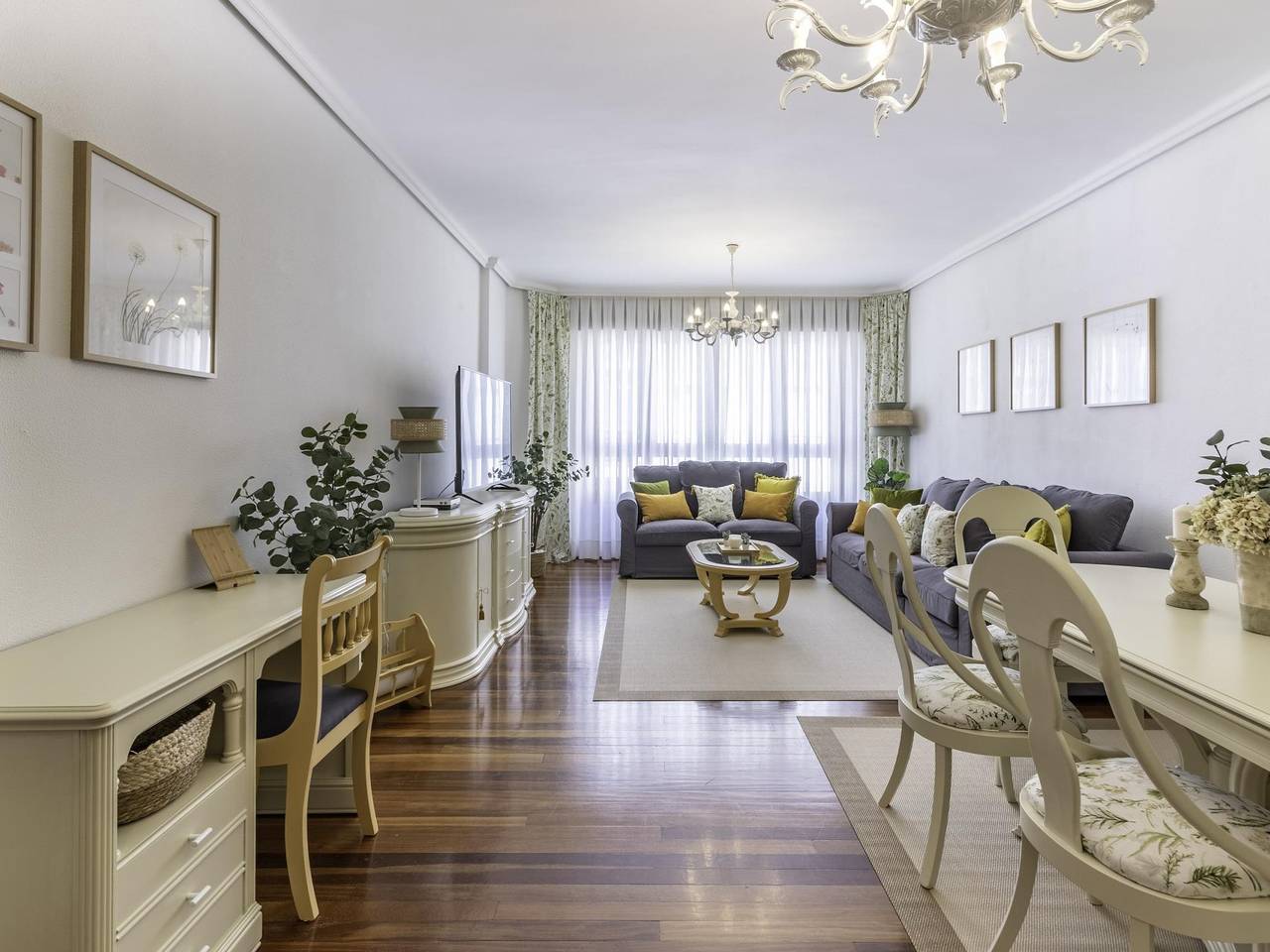 Entire holiday apartment, Amplio y Elegante en Las Arenas in Getxo, Basque Coast (Spain)
