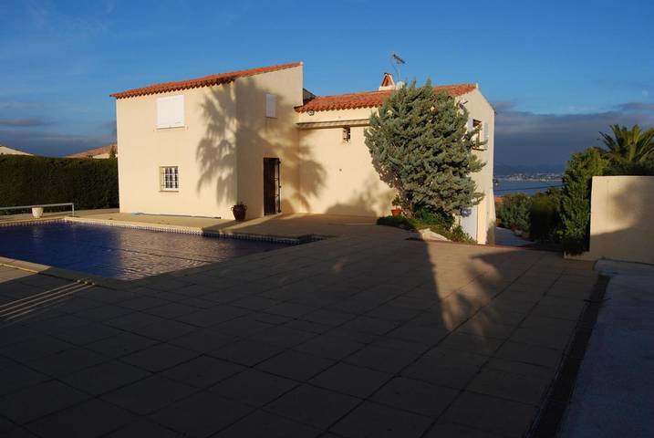 Villa pour 8 personnes, avec piscine ainsi que jardin et vue dans Saint-Aygulf - 4