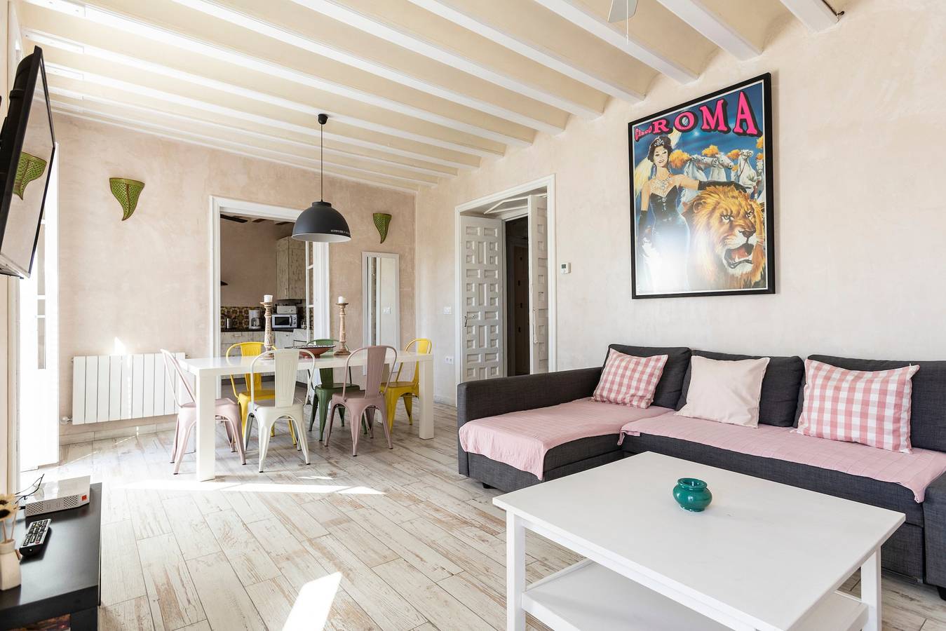 Apartamento entero, Apartamento rústico "Casa Bugambilla" en zona muy céntrica con balcón y Wi-Fi in Casco Antiguo de Cádiz, Cádiz