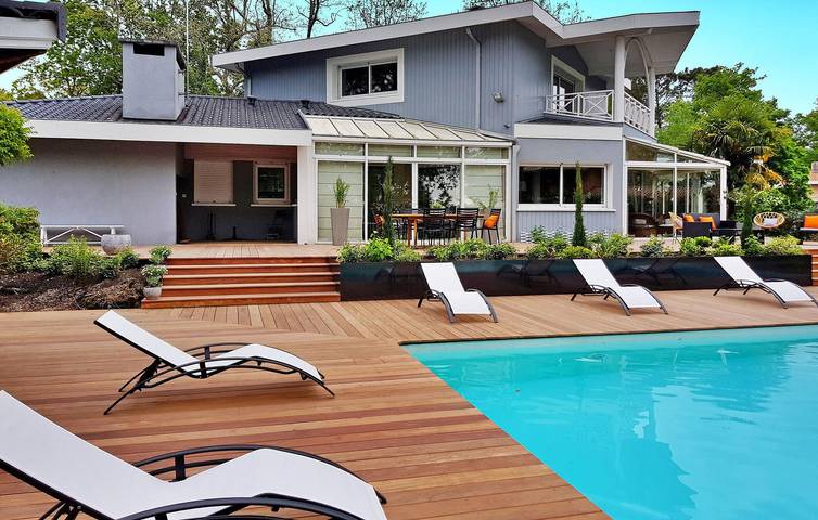 Apt douillet de 250m2 avec piscine, parking, WiFi et barbecue in Gradignan, Région de Bordeaux