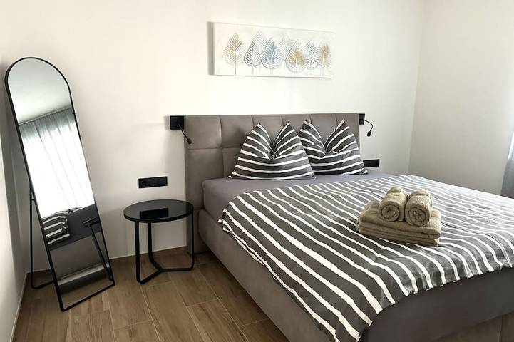 Ganze Wohnung, Moderne Ferienwohnung mit großem Balkon. Nähe Stadtzentrum. in Meran, Texelgruppe