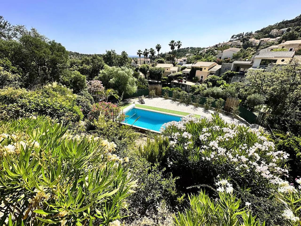 Villa climatisée pour 6 personnes avec piscine privée dans le Domaine de Valcros à La Londe-les-Maures in La Londe-les-Maures, Côte méditerranéenne (France)