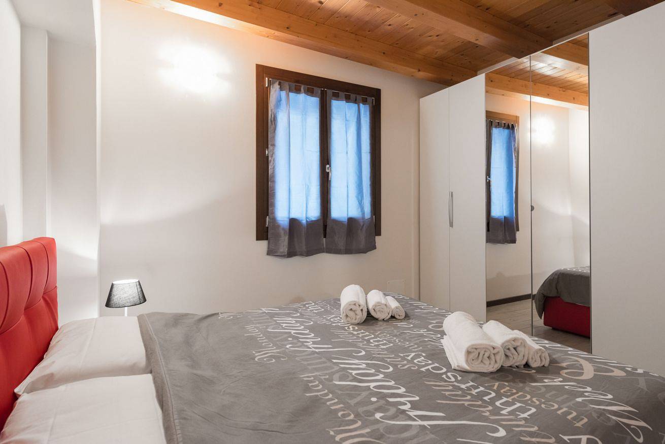 Entire apartment, Modern and functional apartment, close to San Zeno Basilica, with 5 sleeps. in Centro Storico, Verona