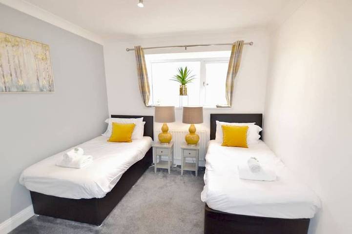 Entire apartment, Oak Tree Boutique 2 bed Apartment - Stayseekers in Salisbury, Wiltshire