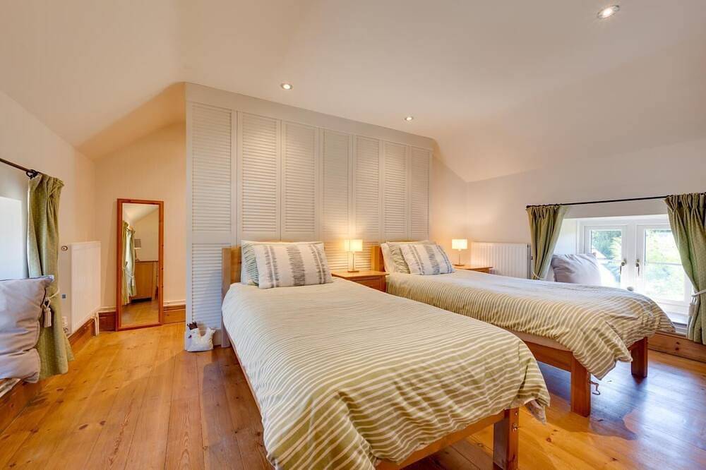 2 Bed in Reynoldston (oc-hh502) in Scurlage, Swansea region