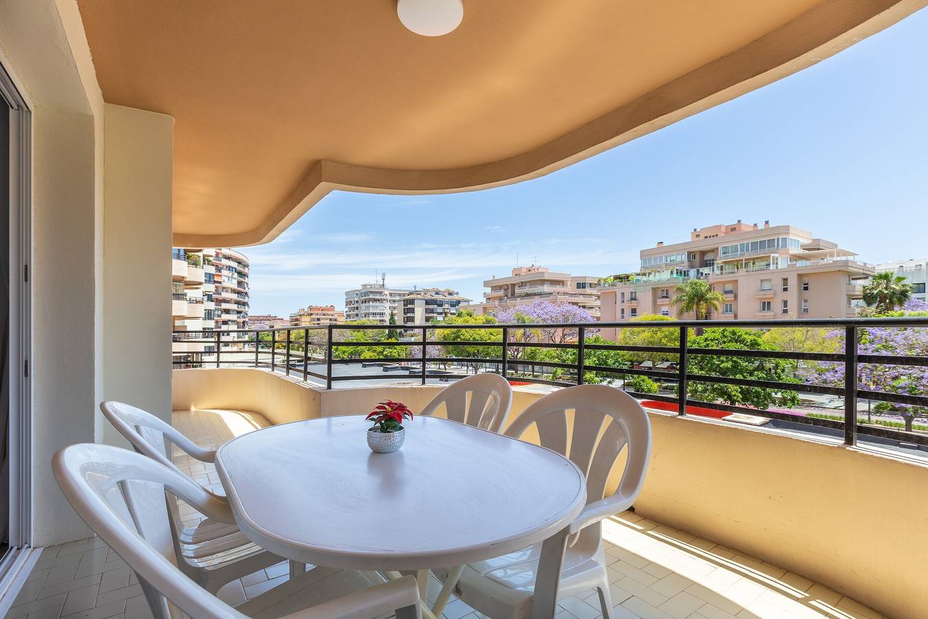 Appartement entier, Appartement central "Marbella Suites" près de la plage avec piscine, terrasse et climatisation in Marbella Centre, Marbella