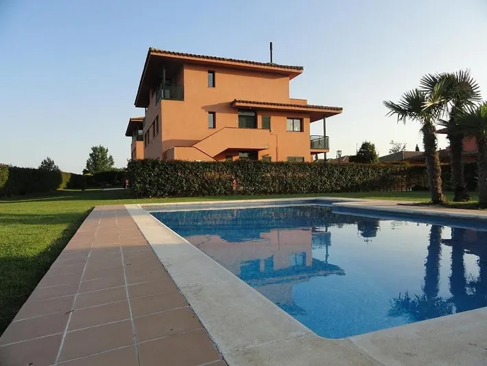Apartamento de vacaciones para 6 personas, con piscina además de jardín y vistas - 1