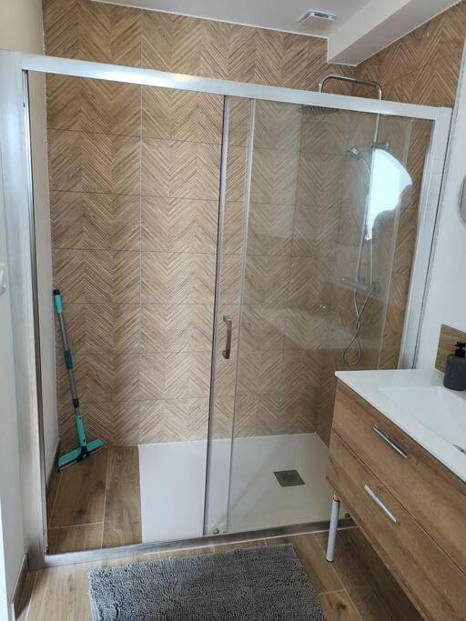 Appartement entier, Studio neuf proche centre-ville in Pabu, Région de Guingamp