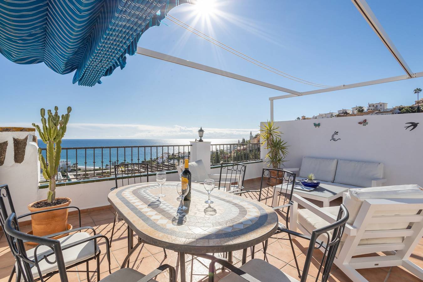 Plaza Cadiz 4 met uitzicht op het strand van Playazo in Urbanización Punta Lara, Nerja