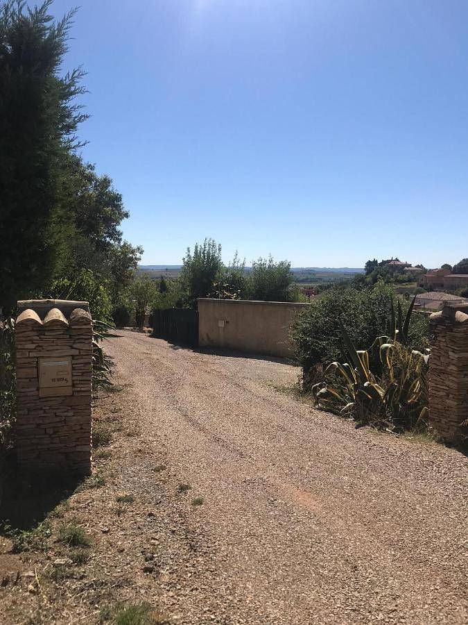 Location de vacances pour 2 personnes, avec jardin et vue ainsi que piscine et balcon à Péret - 2