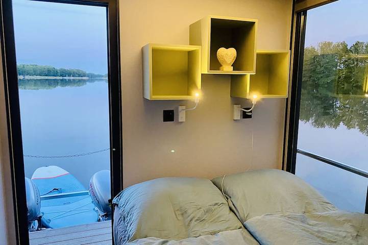 Hausboot für 5 Personen, mit Terrasse in Mecklenburgische Seenplatte - 4