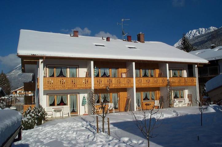 Ferienwohnung für 2 Personen, mit Terrasse und Ausblick im Mittenwald - 2