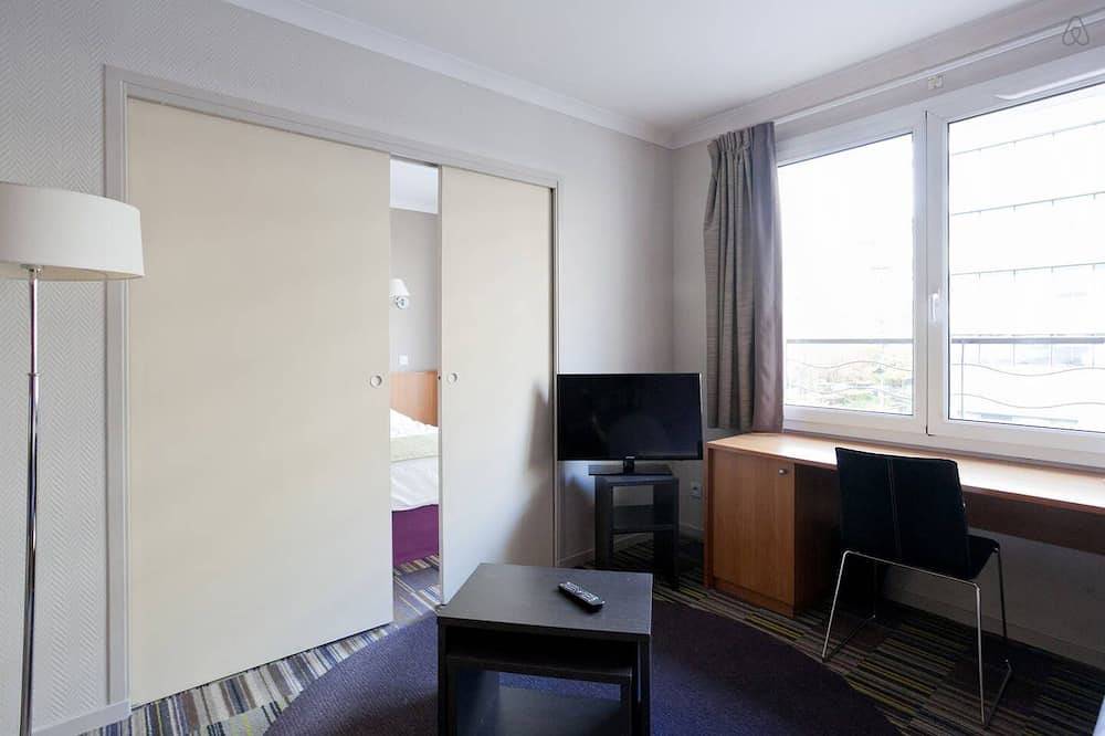 Entire apartment, Paris15 Balcony Parking, 1bedroom, sleeps 4 in Issy-les-Moulineaux, Hauts-de-Seine