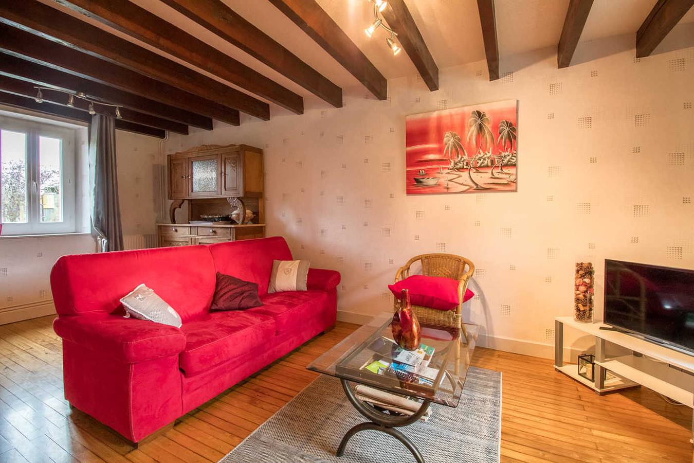 Gîte de charme avec parking et jardin in Verneugheol, Région de Clermont-Ferrand