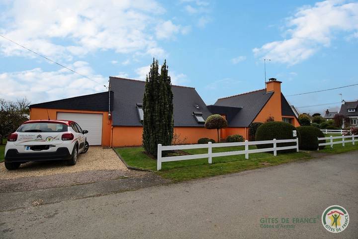 Gîte pour 5 personnes, avec terrasse et jardin à Étables-sur-Mer - 4