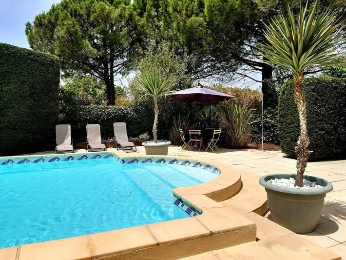 Location de vacances pour 14 personnes, avec Terrasse et Jardin ainsi que Piscine et Vue à Cazouls-lès-Béziers