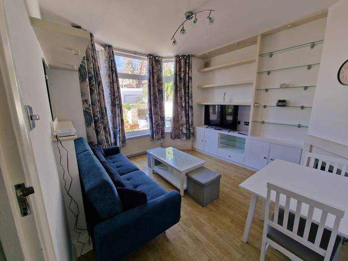 Holiday letting for 4 people, with garden, child-friendly in London