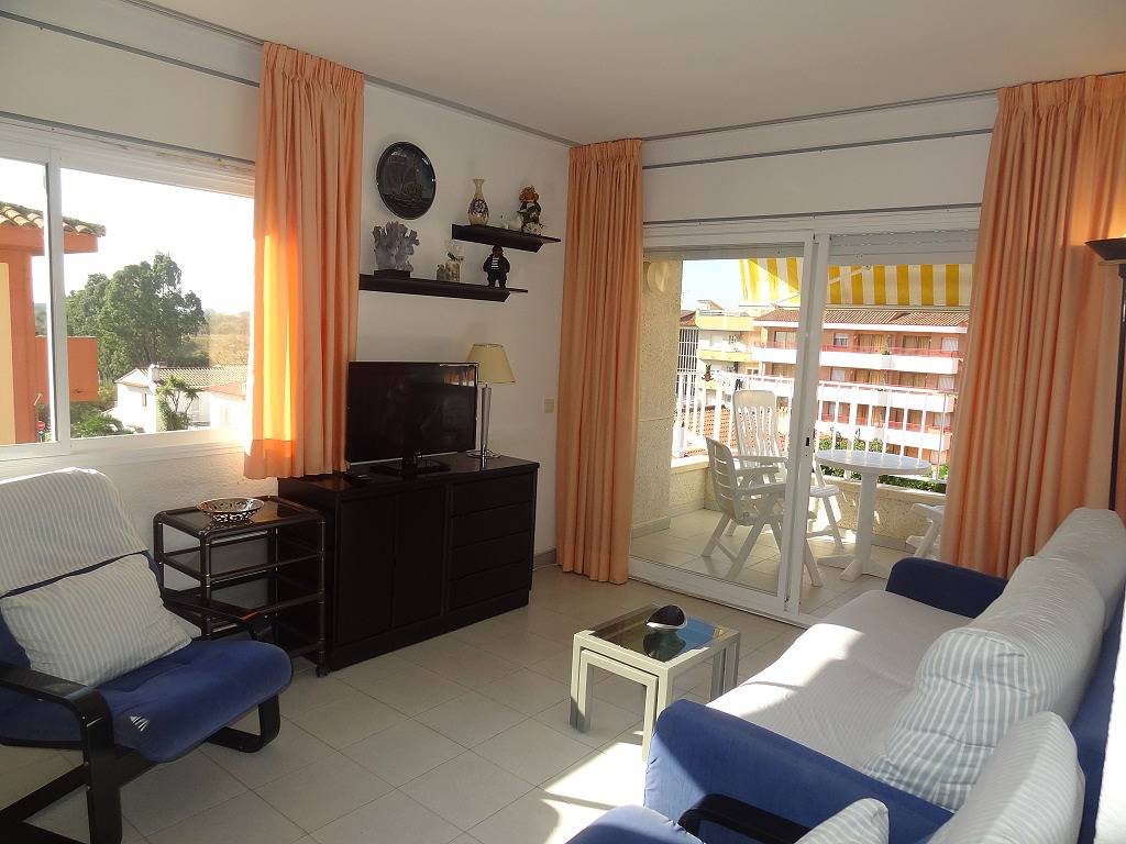 Apartamento entero, Apartamento 'Blaumar B310' con piscina compartida, terraza privada y Wi-Fi in L' Estartit, Estartit