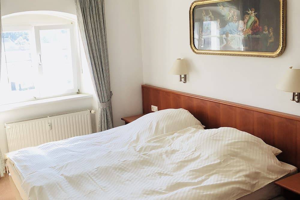 Ganze Wohnung, Romantische Ferienwohnung auf 55qm im alten Kurhaus in Bad Alexandersbad, Landkreis Wunsiedel im Fichtelgebirge