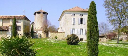 Gîte pour 25 personnes, avec terrasse ainsi que jardin et piscine à Festalemps