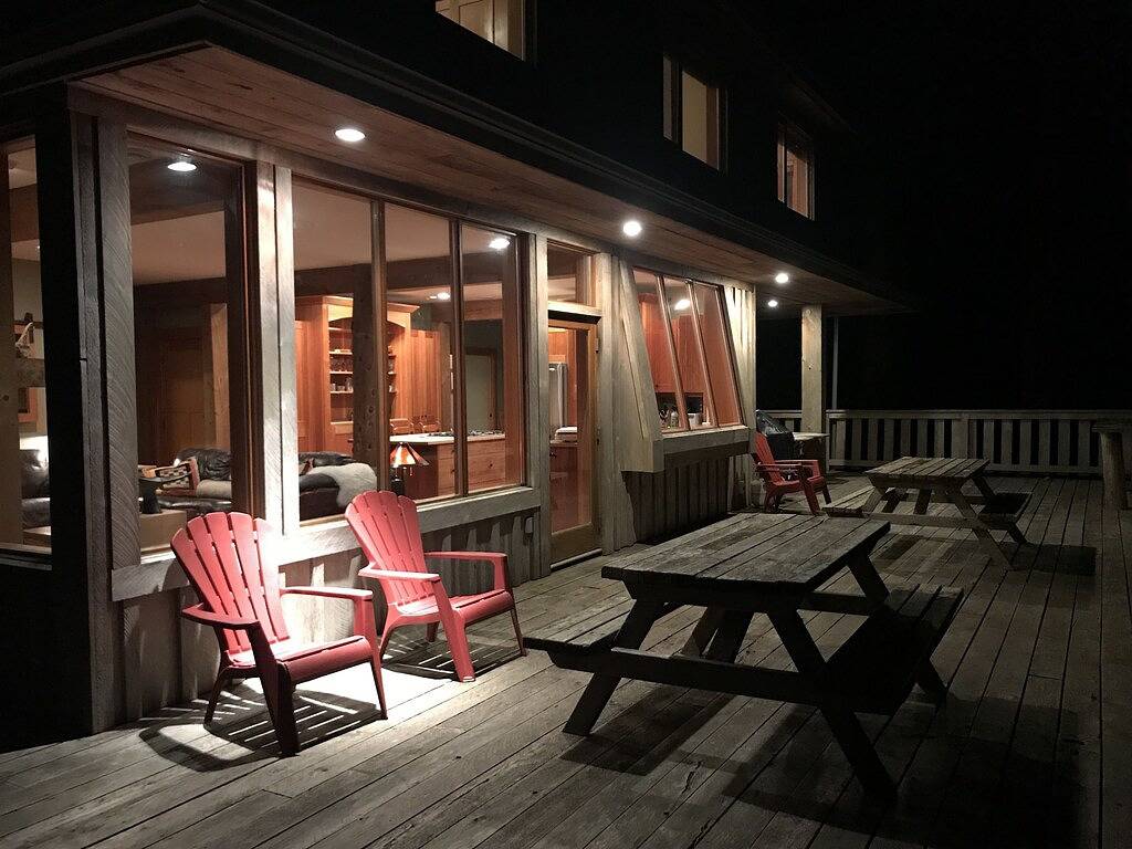 Luxuriöse Oceanfront Custom Home, voll lizenzierte und schöne Aussicht auf Meares ist! in Tofino, Alberni-Clayoquot Regional District