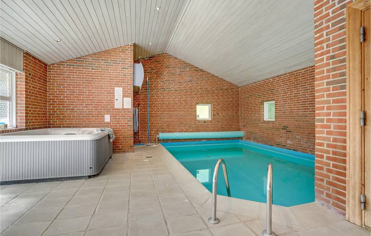 Ferienhaus für 8 Personen, mit Whirlpool und Terrasse sowie Sauna in Båring Strand - 4