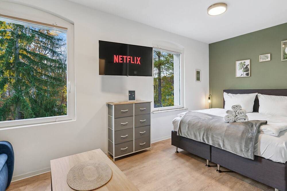 Ganze Wohnung, Vorstadtoase - 3 Pers - Badewanne, Queensize-Bett, Schlafcouch, Netflix, Parken in Eichwalde, Dahme-Seengebiet