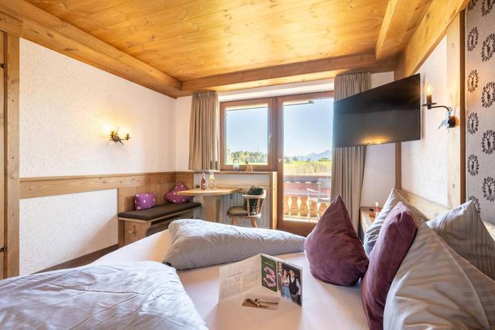 Ferienhaus für 5 Personen, mit Seeblick und Ausblick sowie Sauna und Garten, mit Haustier am Weißensee - 2
