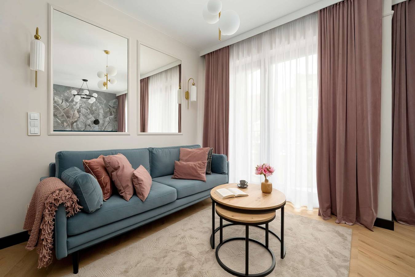 Ganze Ferienwohnung, Elegant Studio in the Center | Air Conditioning | Balcony in Breslau, Niederschlesien