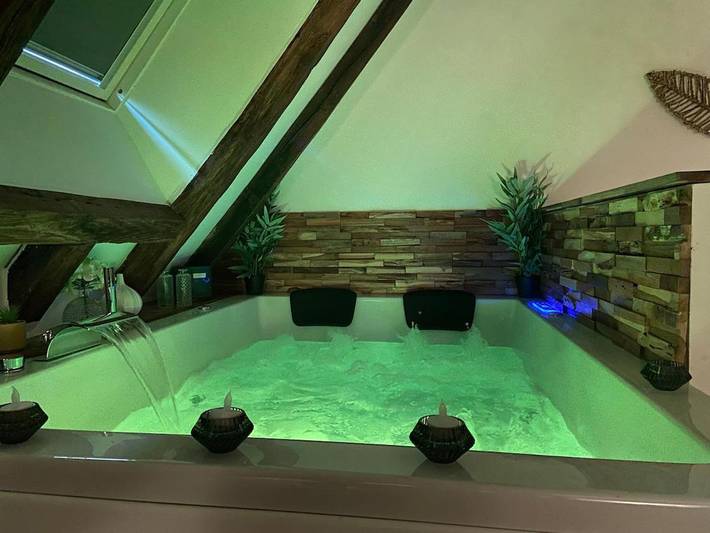Gîte pour 4 personnes, avec jacuzzi dans Musee Du Berry Bourges