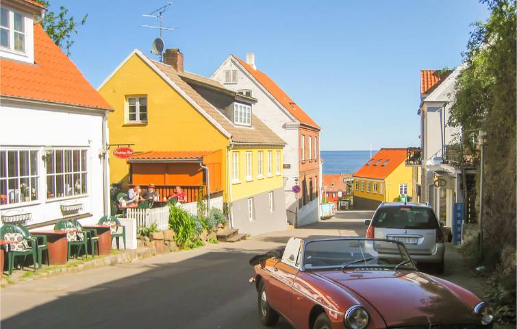 Ferielejlighed for 6 personer, med Terrasse i Gudhjem