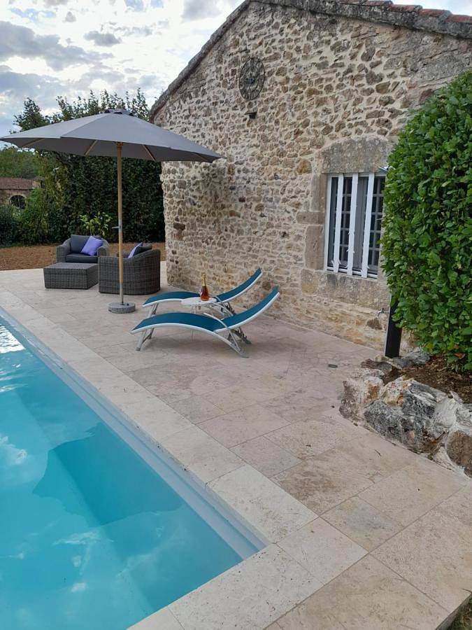 Location de vacances pour 2 personnes, avec jardin ainsi que piscine et vue à Loubejac - 4