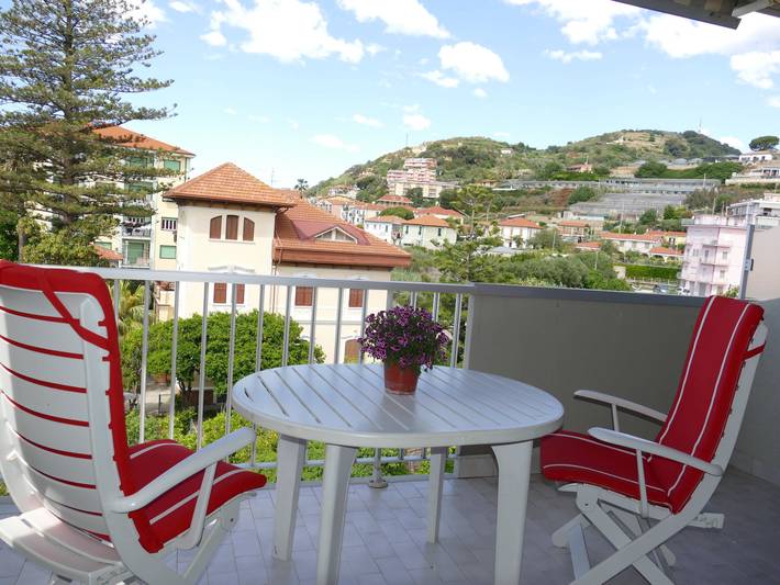 Ferienwohnung für 4 Personen, mit Balkon und Garten in Riva Ligure