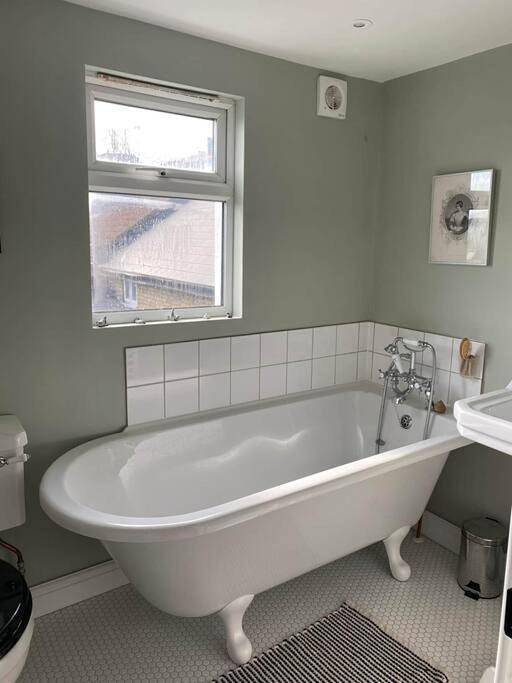 Dagmar House -Character property moments from beach and town in Ramsgate, Kent