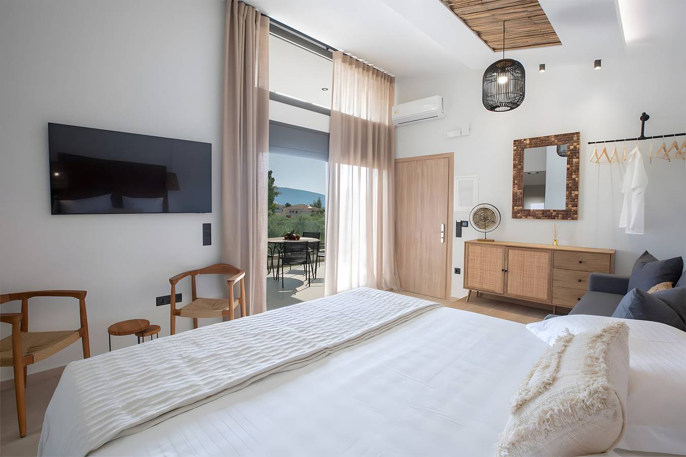 Ganzes Studio, Studio 'Elfam City Suite B' mit gemeinsamer Terrasse, Wi-Fi und Klimaanlage in Lefkada Stadt, Griechenland