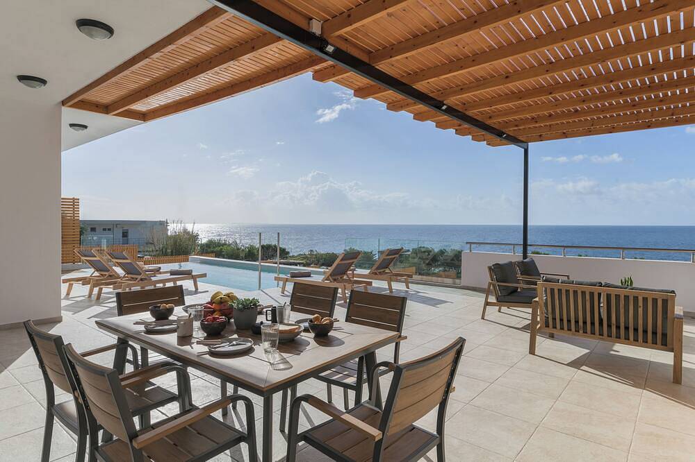 Windless Seaview Villa, with Pool & Hot Tub in Achlia, Kreta Süden
