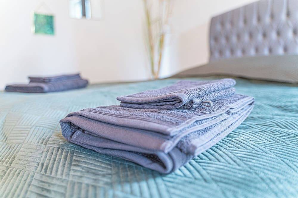 Ganze Wohnung, Zentrales & ruhiges Apartment mit Terrasse – ideal für Köln-Trip in Wesseling, Rhein-Erft-Kreis