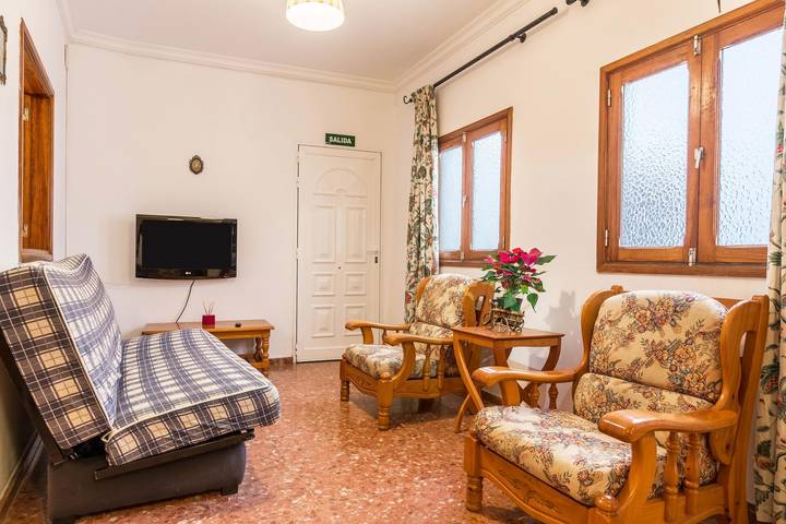 Holiday Home "Casa Tafira Baja 16 Personas" with Wi-Fi; Street Parking Available in Las Palmas de Gran Canaria, East Gran Canaria