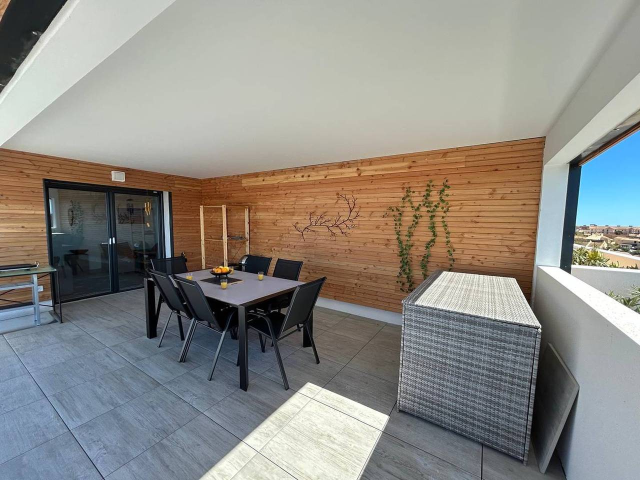 Entire holiday apartment, Superb 2-bedroom duplex apartment with small sea view and large terrace in Sérignan, Côte d'Améthyste