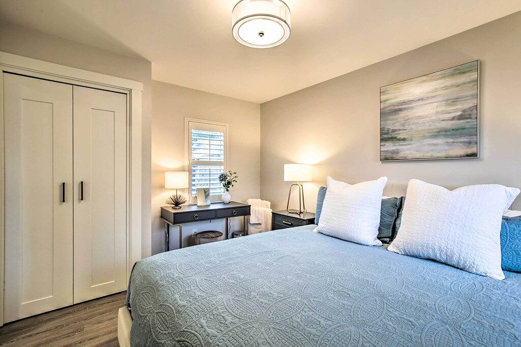 Chic Lincoln City Retreat on Oregon Coast in Oceanlake, Lincoln City