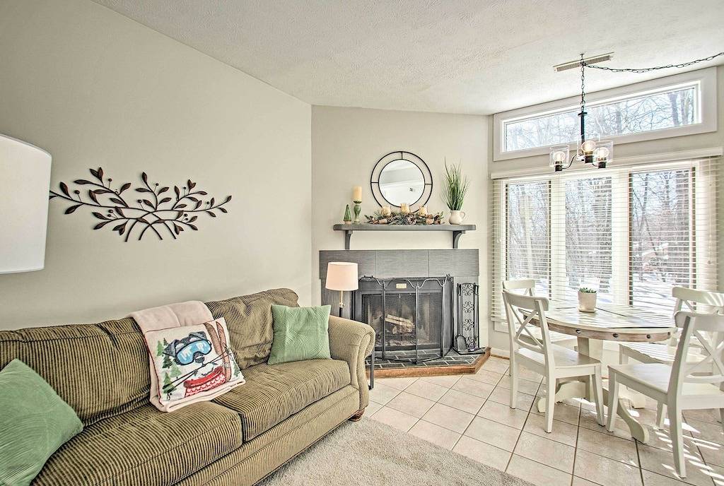 Ganze Wohnung, Wintergreen Resort Escape ~ Walk to Ski Lift! in Wintergreen, Nelson County