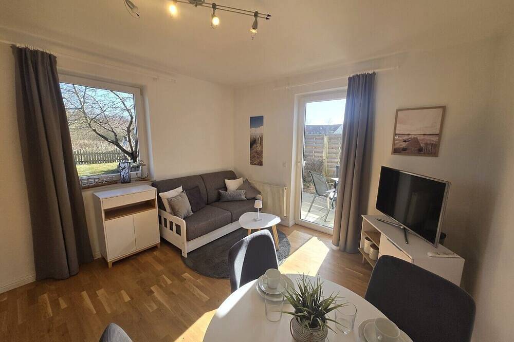 Ganze Wohnung, Auszeit auf Rügen – Gemütliches Bungalow-Apartment mit Terrasse in Sassnitz-Lancken in Sassnitz, Nationalpark Jasmund