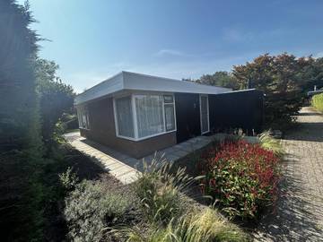 Gîte pour 5 personnes, avec jardin dans Warmenhuizen